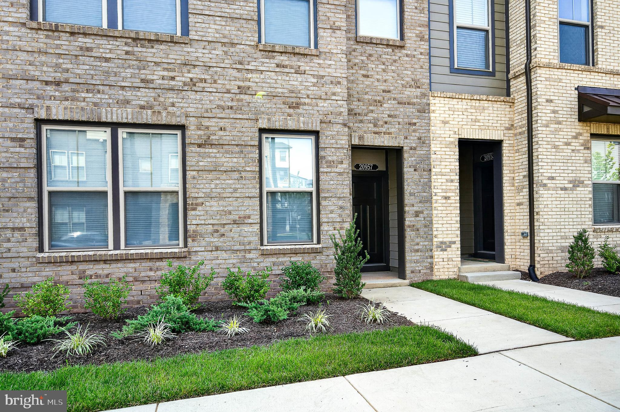 20957 BLUEBIRD SQUARE