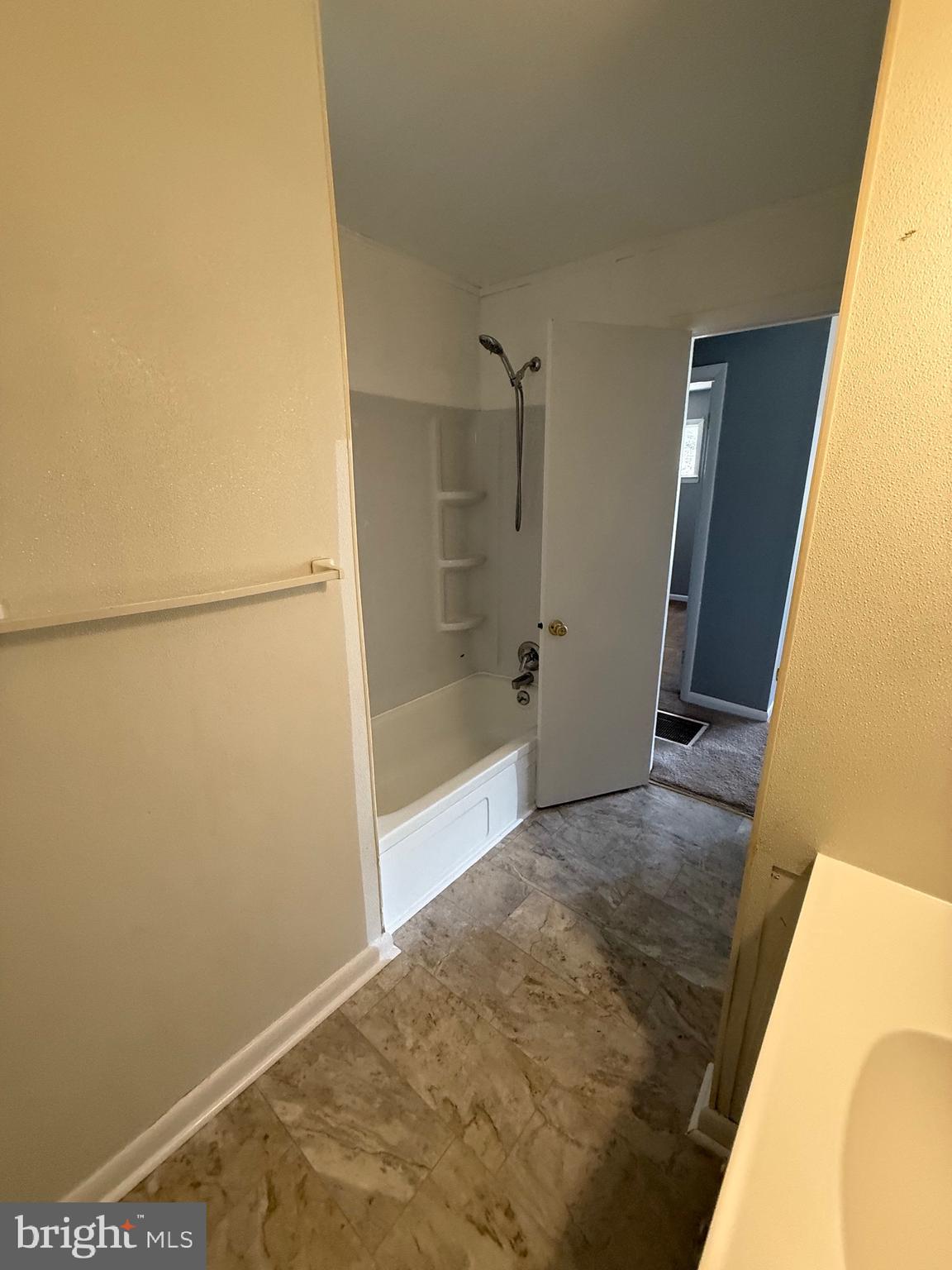 WHITE SANDS - Residential Lease