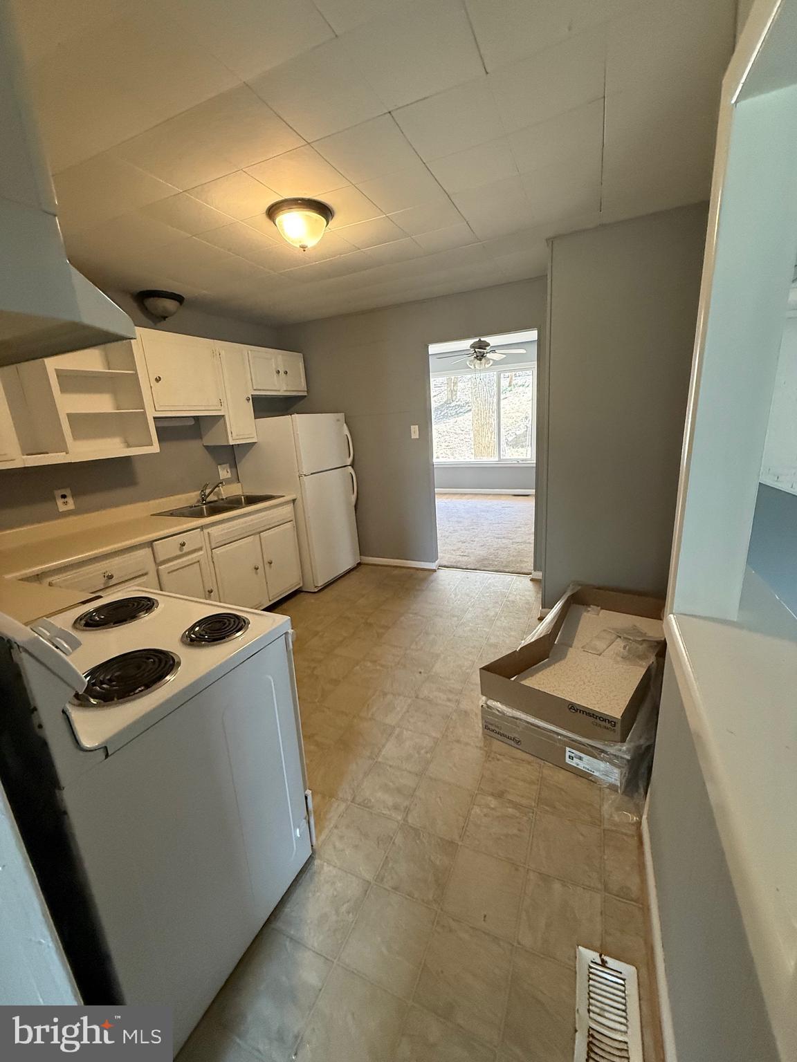 WHITE SANDS - Residential Lease