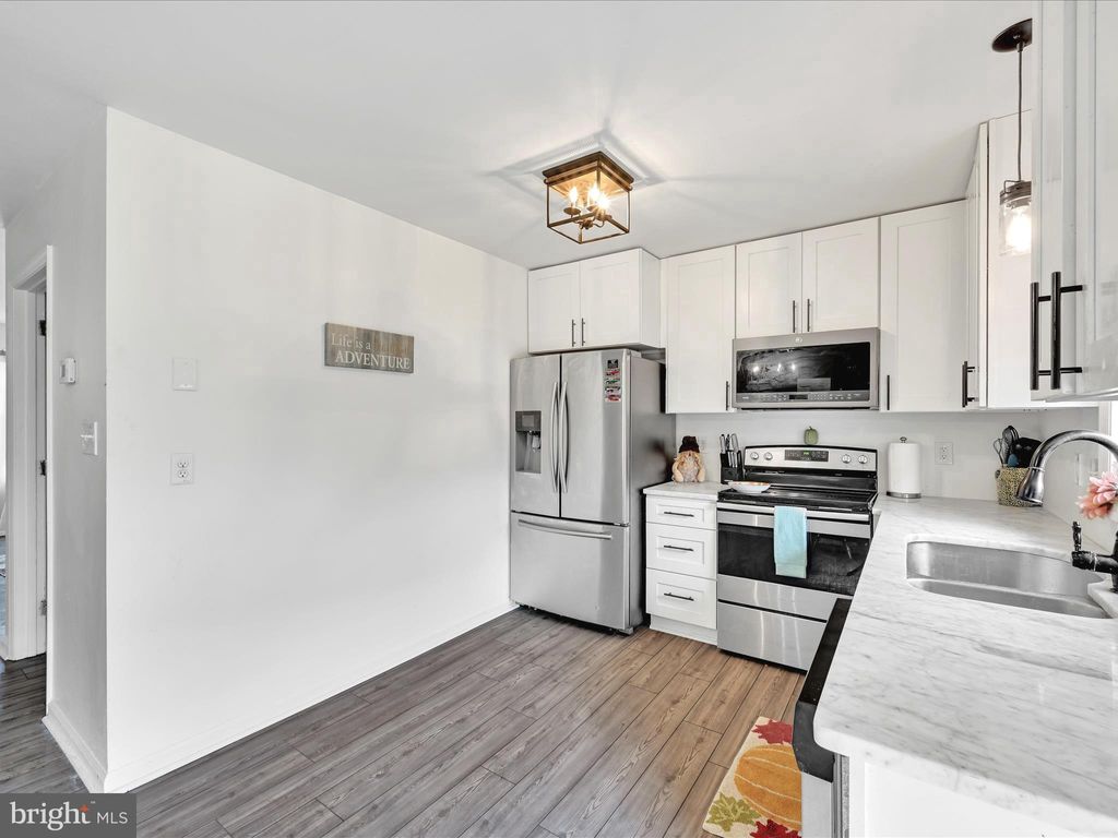 Photo of 2405 FRANKLIN DR, EAST PETERSBURG, PA 17520 (MLS # PALA2040364)