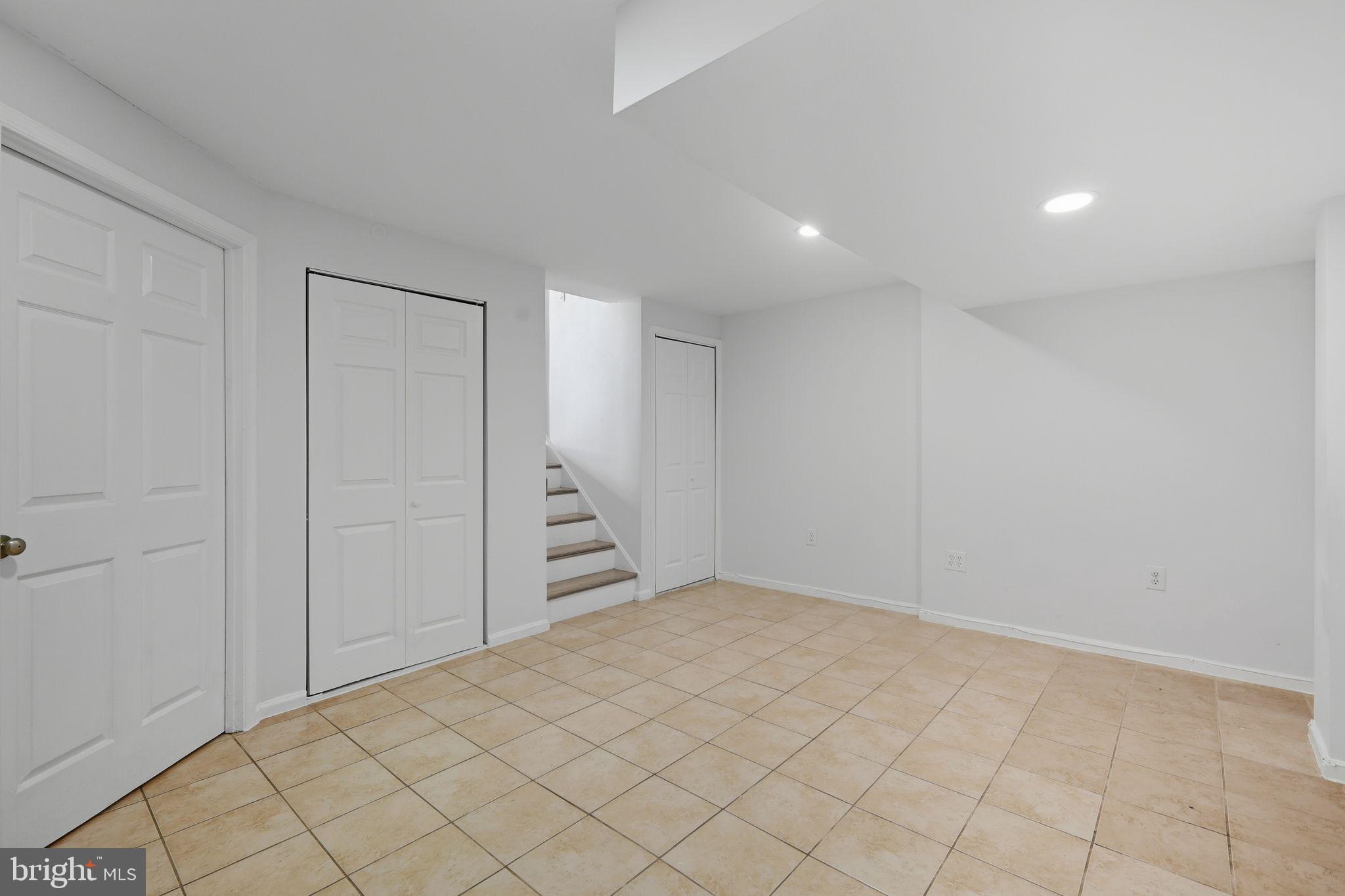 MILL CRK TOWNE EAST - Residential Lease