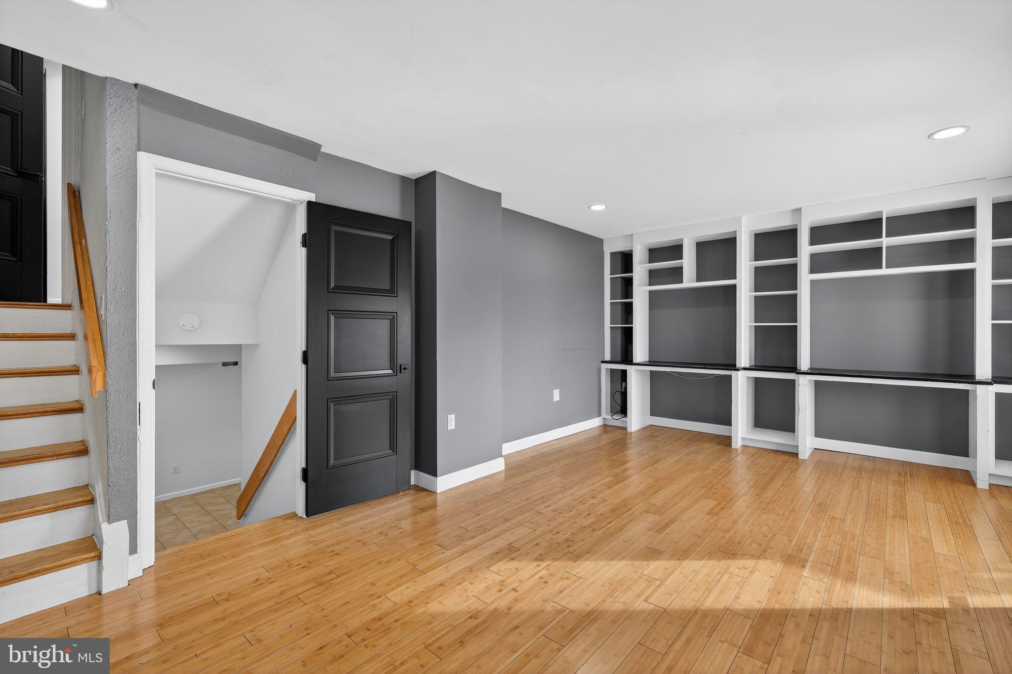 MILL CRK TOWNE EAST - Residential Lease