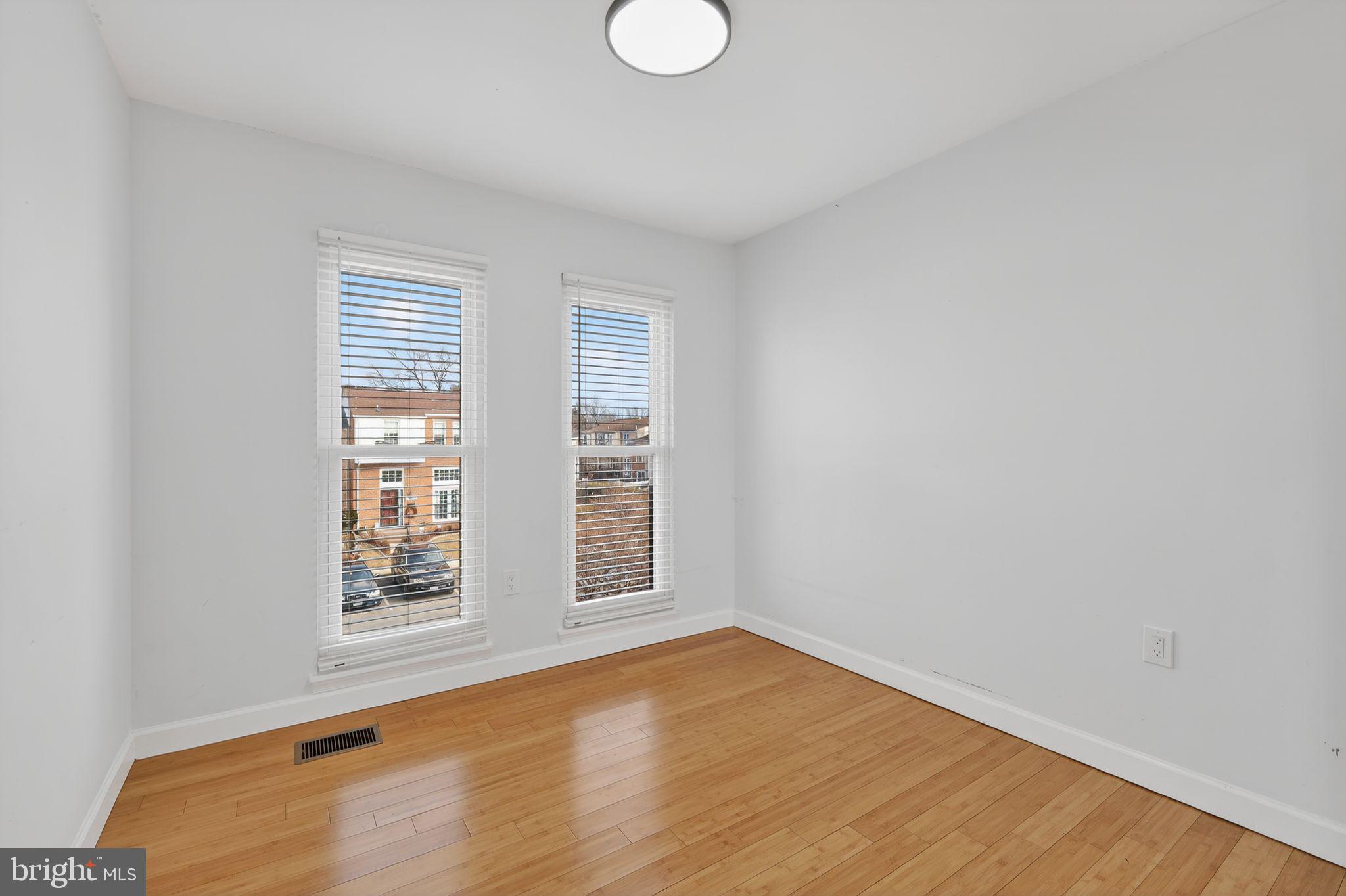 MILL CRK TOWNE EAST - Residential Lease