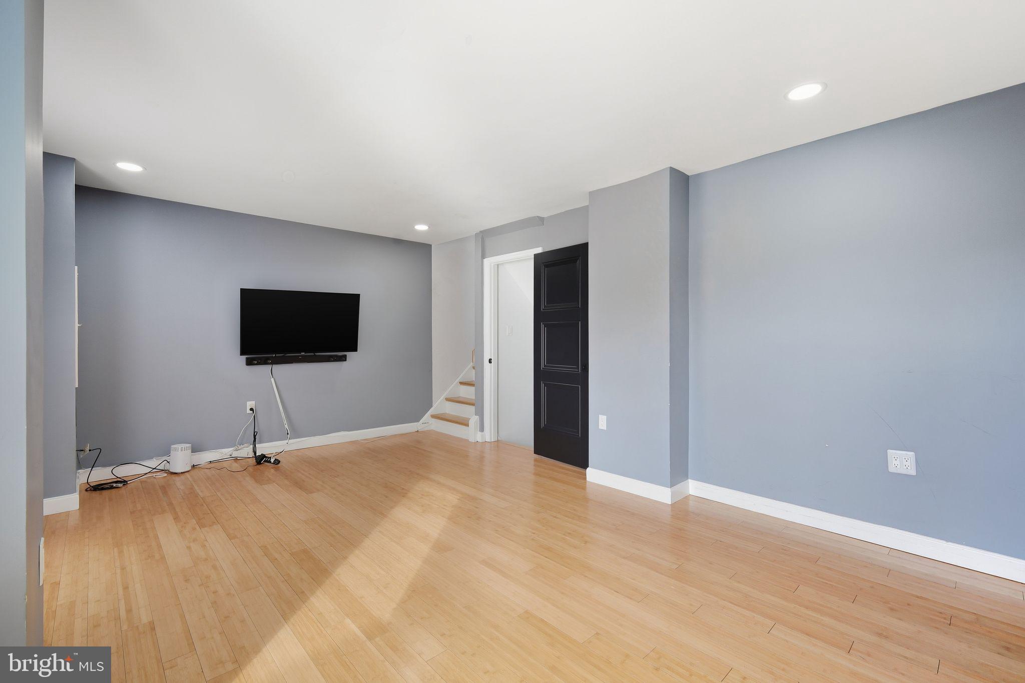 MILL CRK TOWNE EAST - Residential Lease