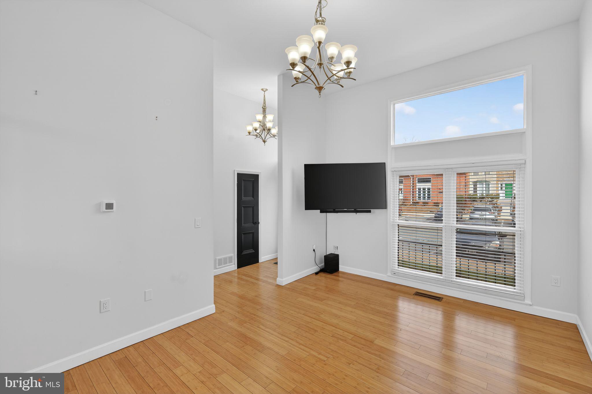 MILL CRK TOWNE EAST - Residential Lease