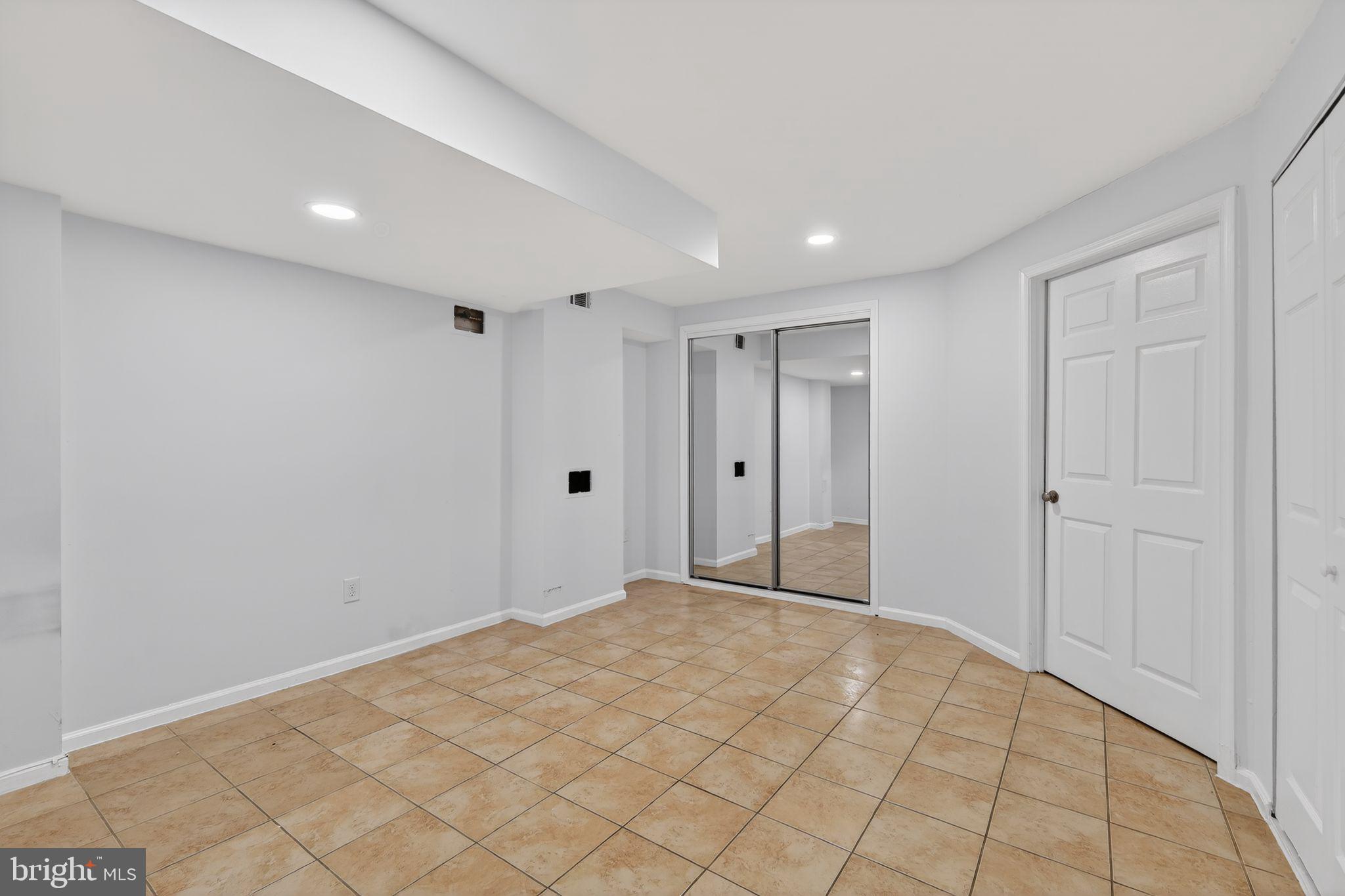 MILL CRK TOWNE EAST - Residential Lease