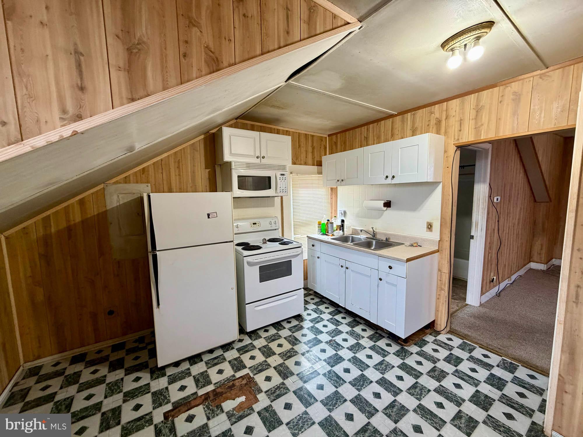 GREENLAND BEACH - Residential Income