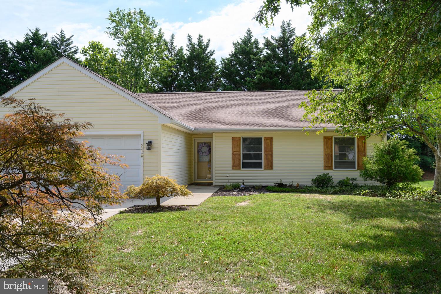 216 OLDE POINT LANE