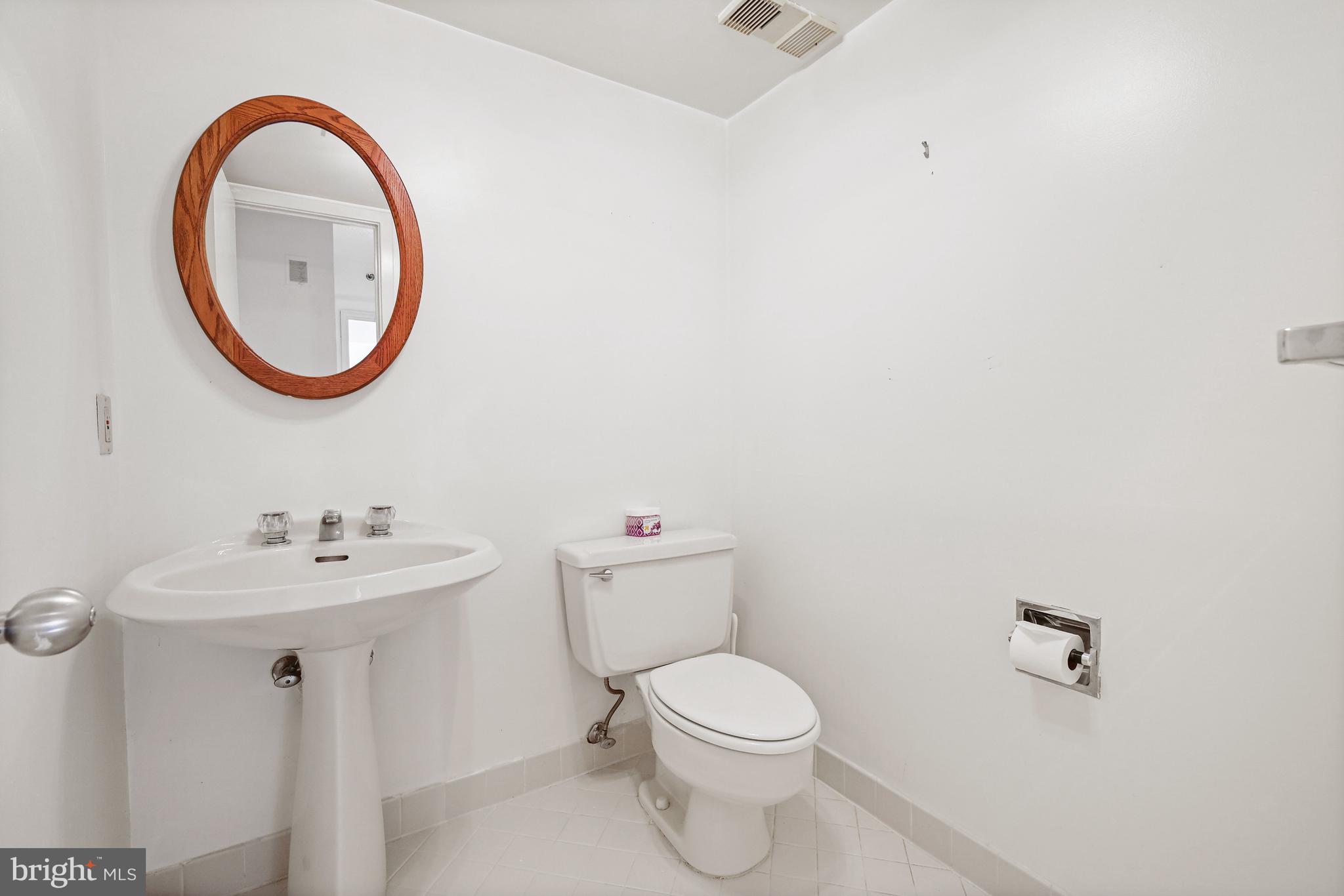 SKYLINE SQUARE CONDO - Residential