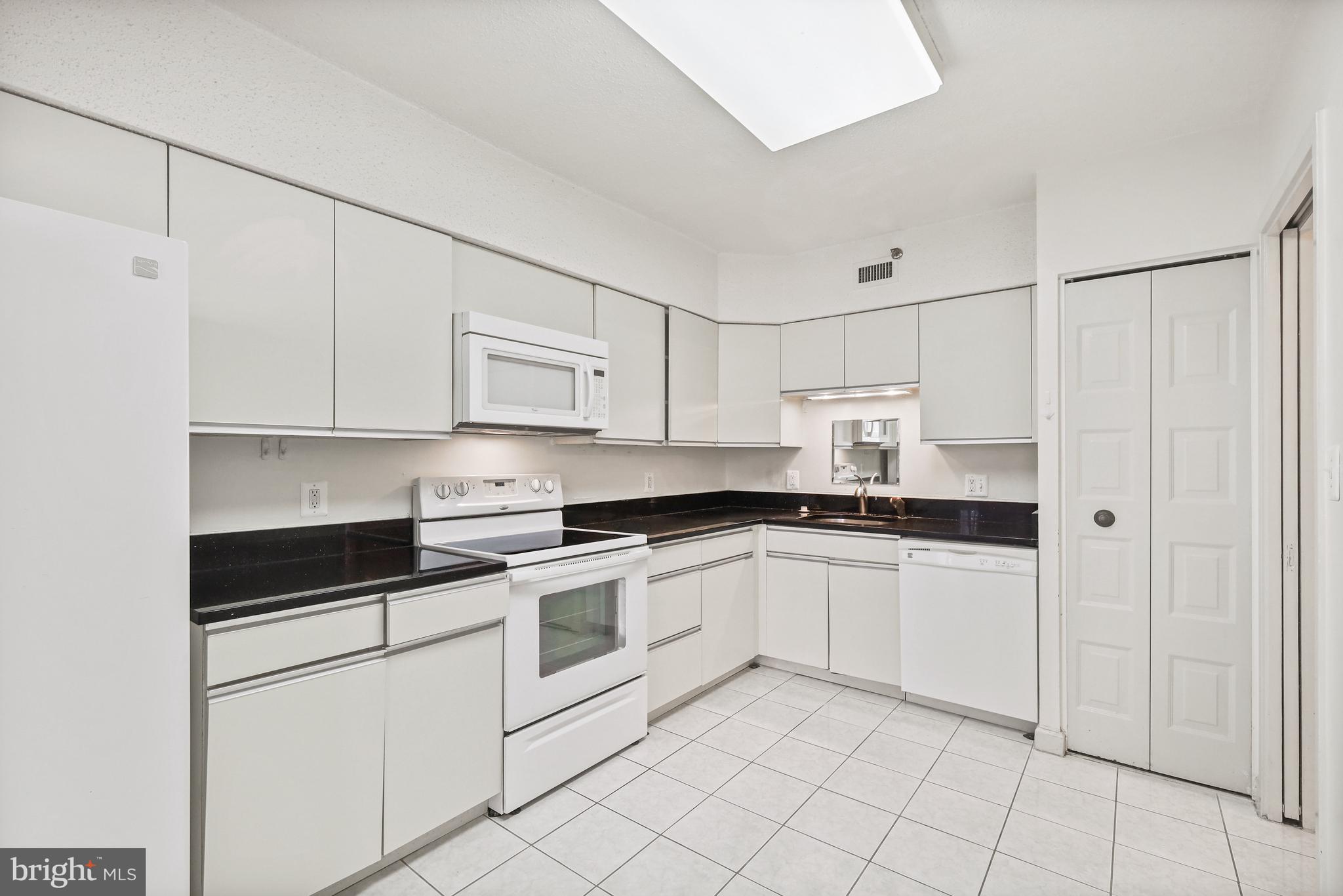 SKYLINE SQUARE CONDO - Residential