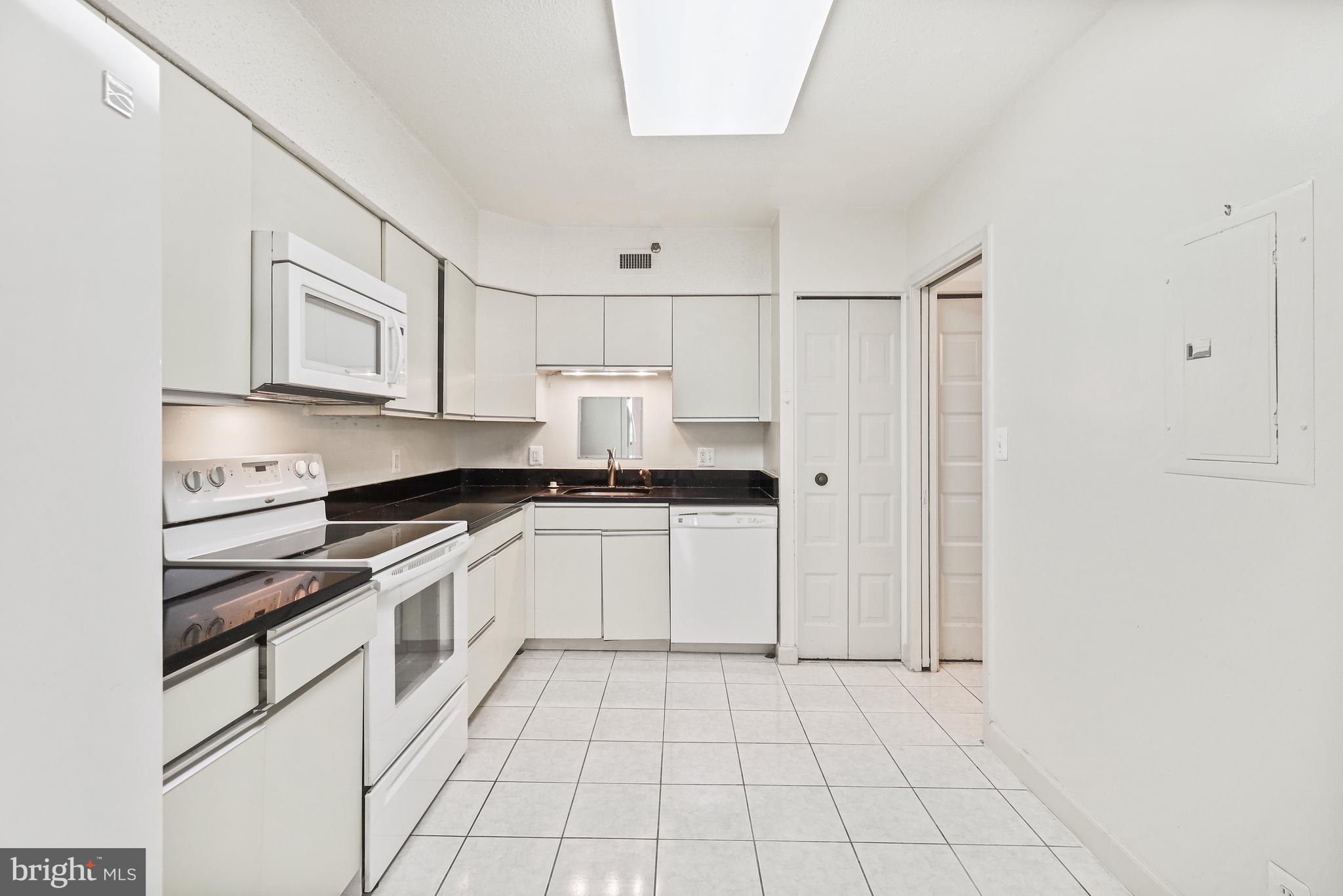 SKYLINE SQUARE CONDO - Residential