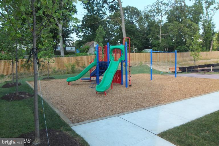 FEATHERSTONE SQUARE - Residential Lease