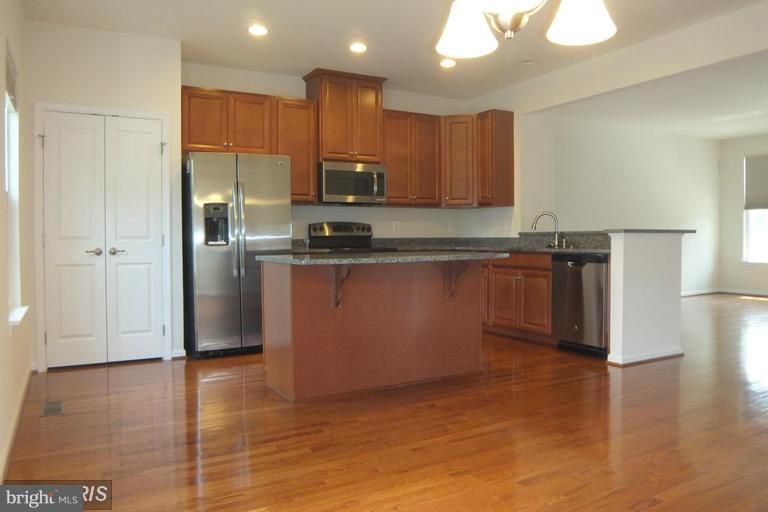 FEATHERSTONE SQUARE - Residential Lease