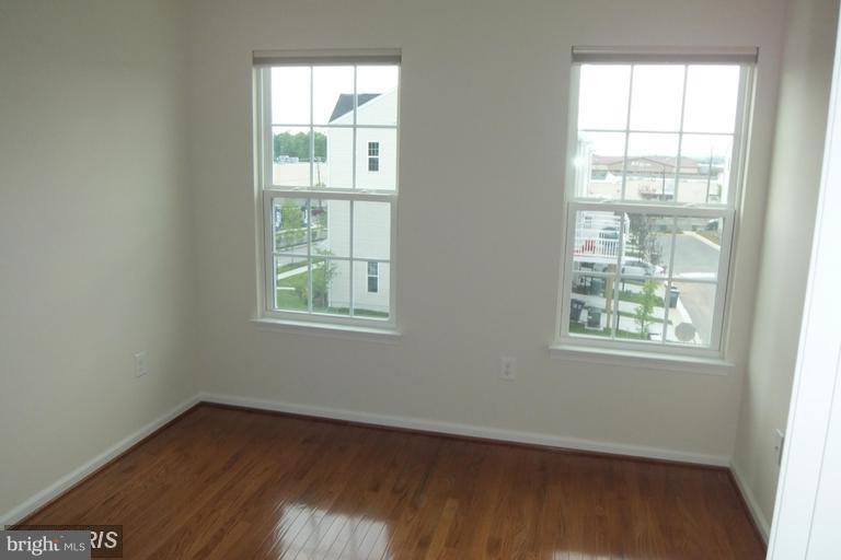 FEATHERSTONE SQUARE - Residential Lease