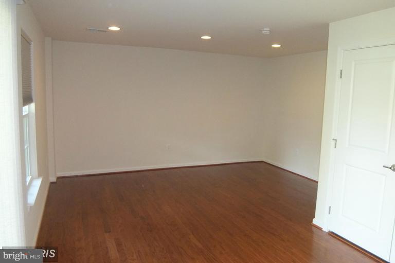 FEATHERSTONE SQUARE - Residential Lease