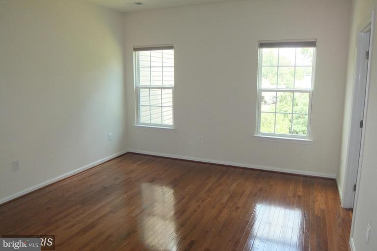 FEATHERSTONE SQUARE - Residential Lease