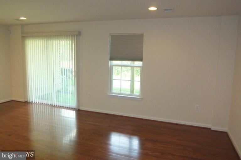 FEATHERSTONE SQUARE - Residential Lease