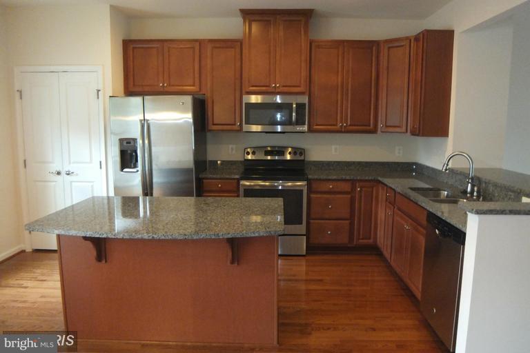 FEATHERSTONE SQUARE - Residential Lease