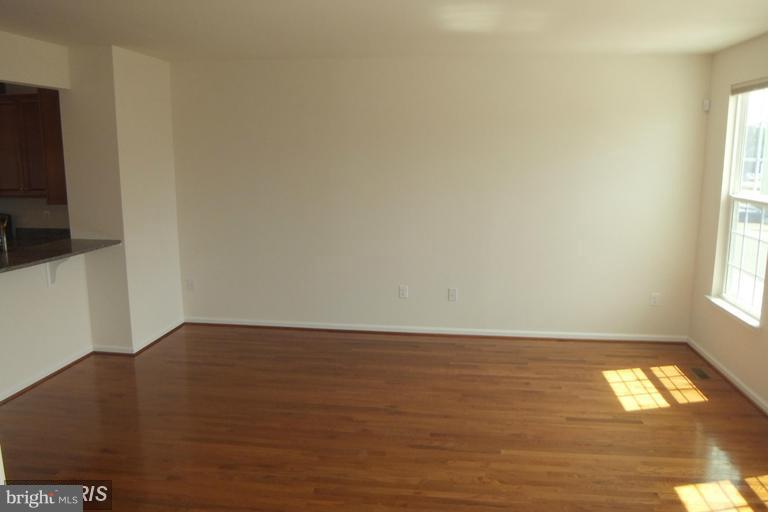 FEATHERSTONE SQUARE - Residential Lease