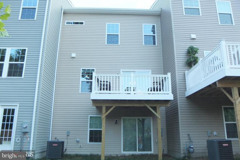 FEATHERSTONE SQUARE - Residential Lease