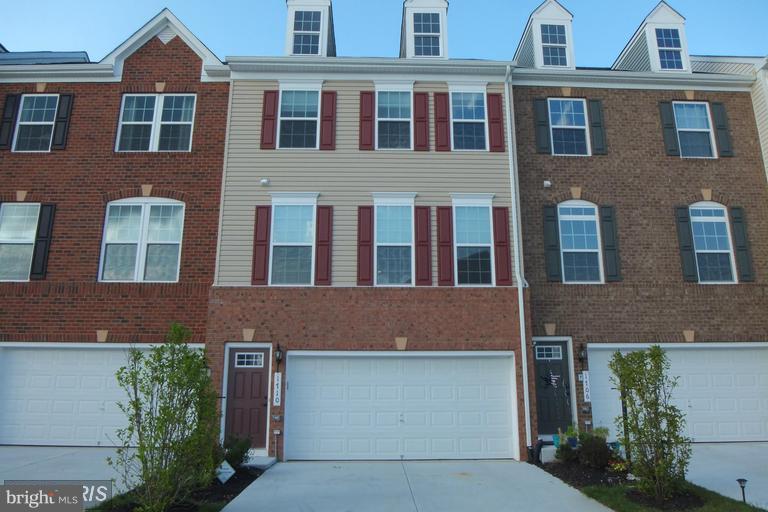 FEATHERSTONE SQUARE - Residential Lease