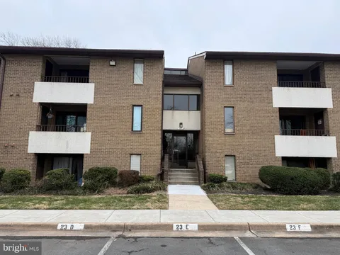 523 Florida Avenue Unit T2, Herndon, VA MLS: VAFX2286016