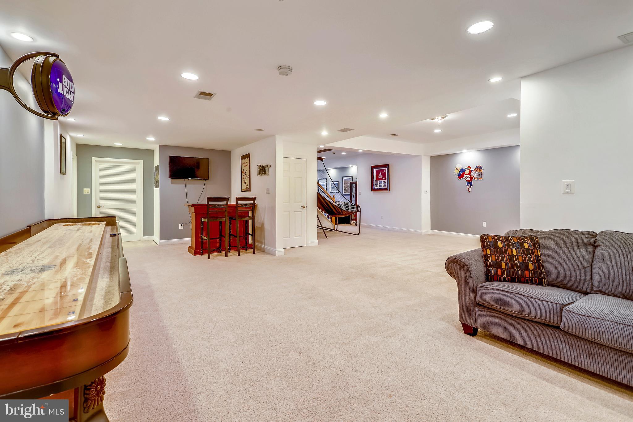 OLD SOUTH COUNTRY CLUB - Residential