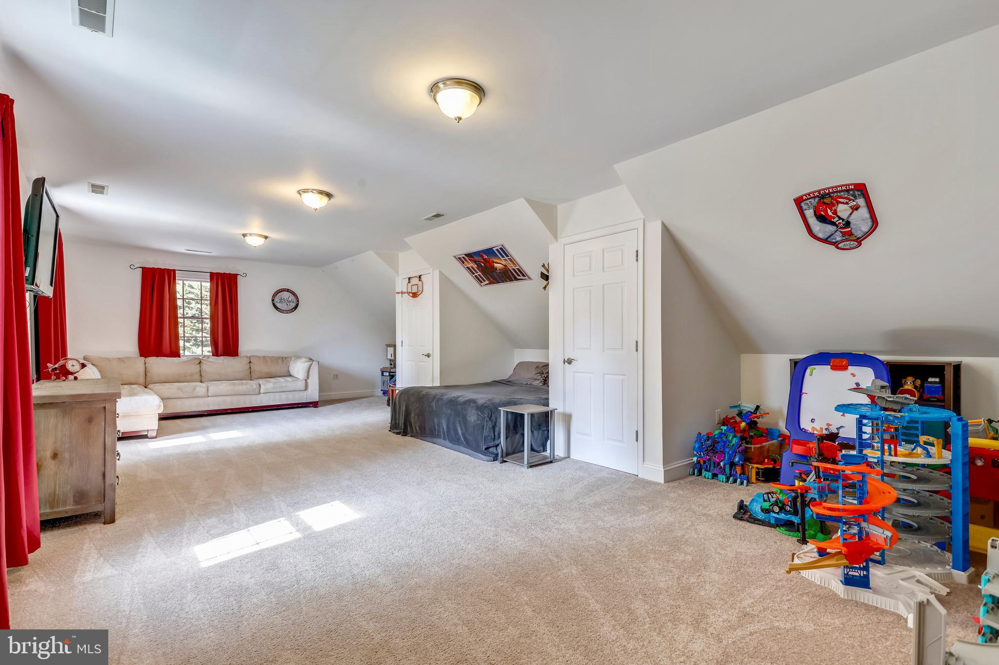 OLD SOUTH COUNTRY CLUB - Residential