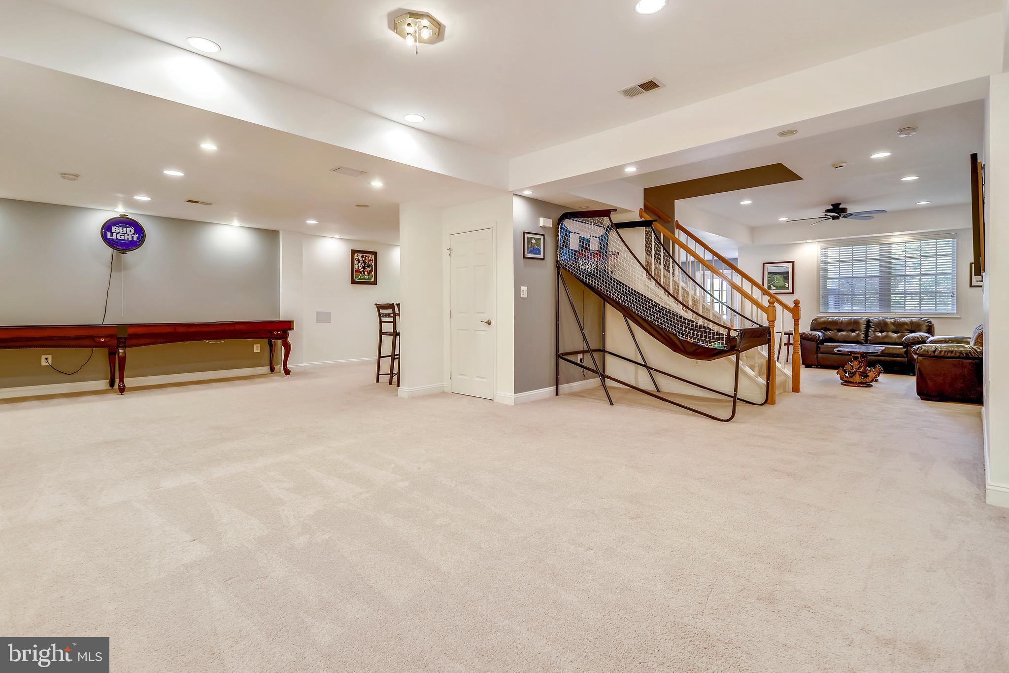 OLD SOUTH COUNTRY CLUB - Residential