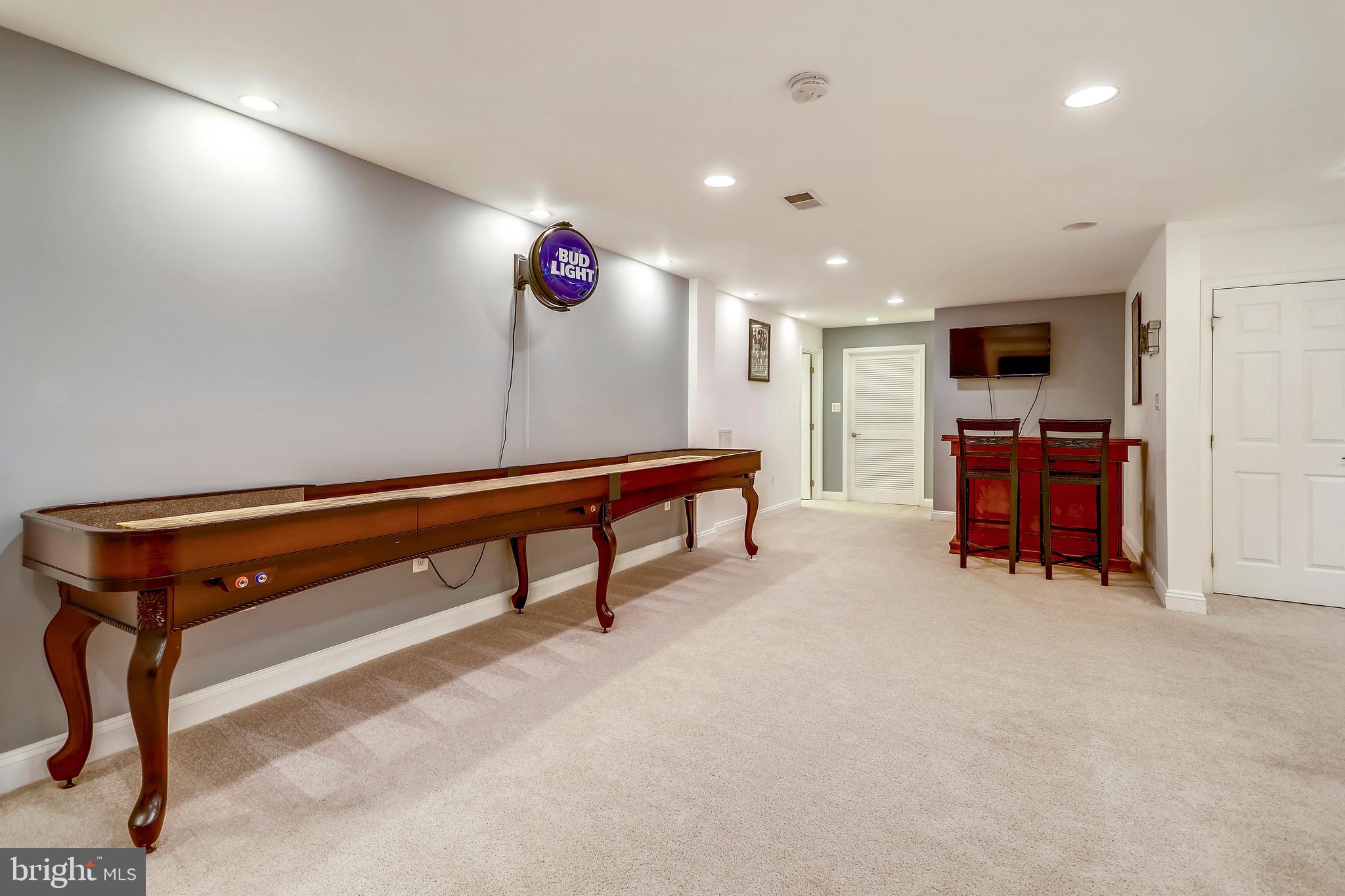 OLD SOUTH COUNTRY CLUB - Residential