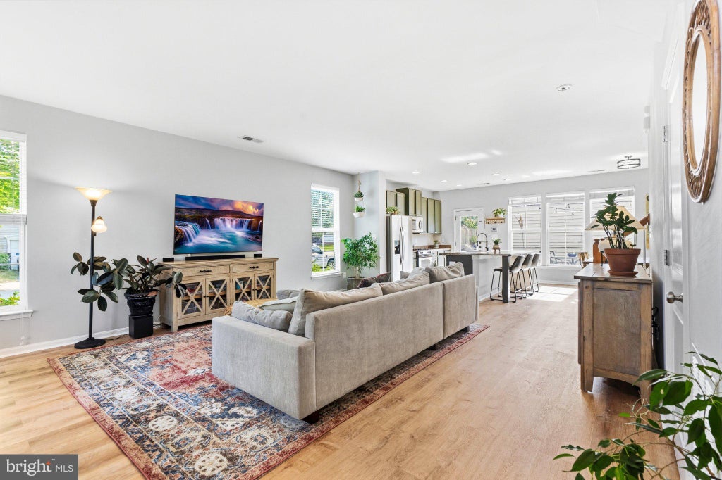 Photo of 9228 Alvyn Lake Circle, BRISTOW, VA 20136 (MLS # VAPW2131586)