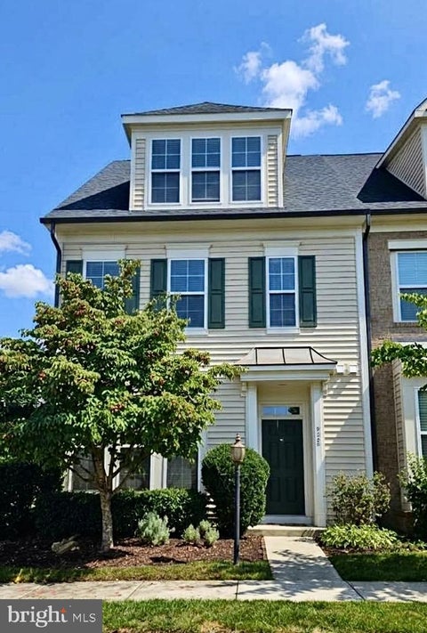 Photo of 9228 Alvyn Lake Circle, BRISTOW, VA 20136 (MLS # VAPW2131586)