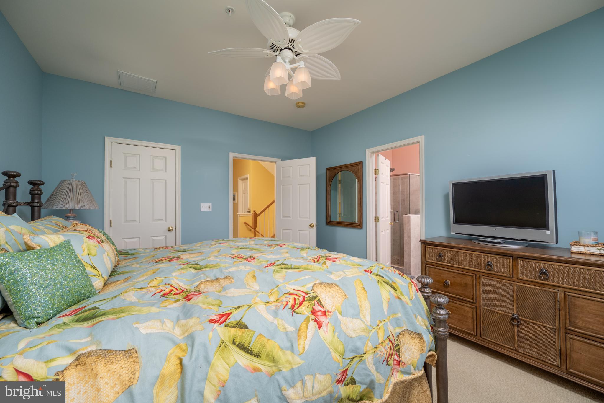 SUNSET ISLAND - Residential