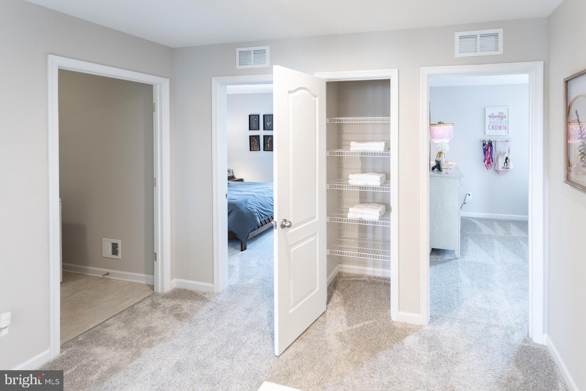 KING'S CROSSING - Residential