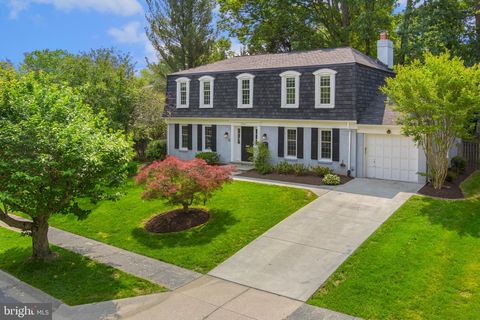 Photo of 6504 WILSON LN, BETHESDA, MD 20817 (MLS # MDMC2093824)