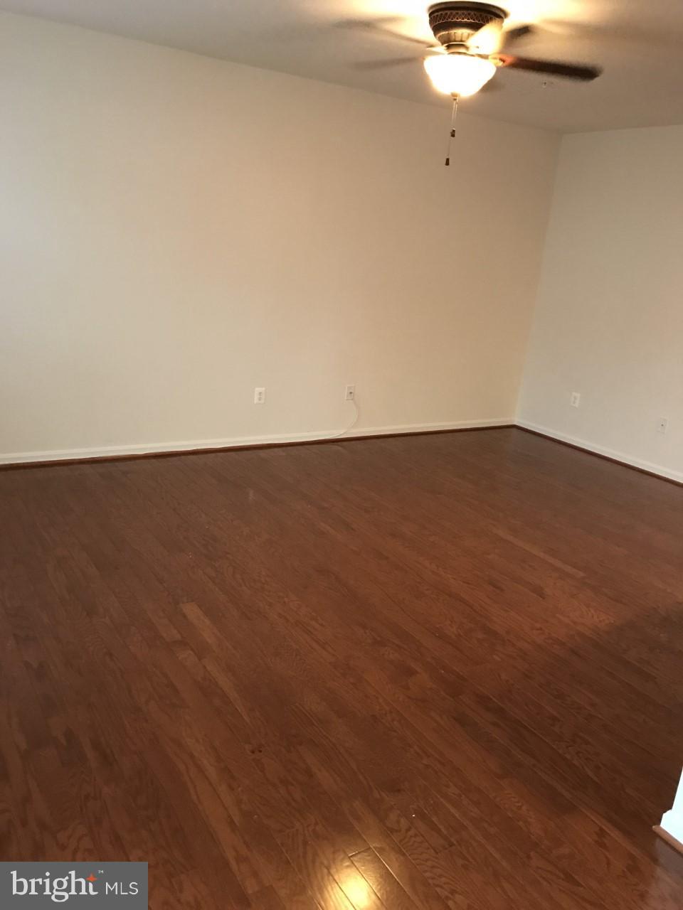 RESIDENCES AT DULLES PRK - Residential Lease