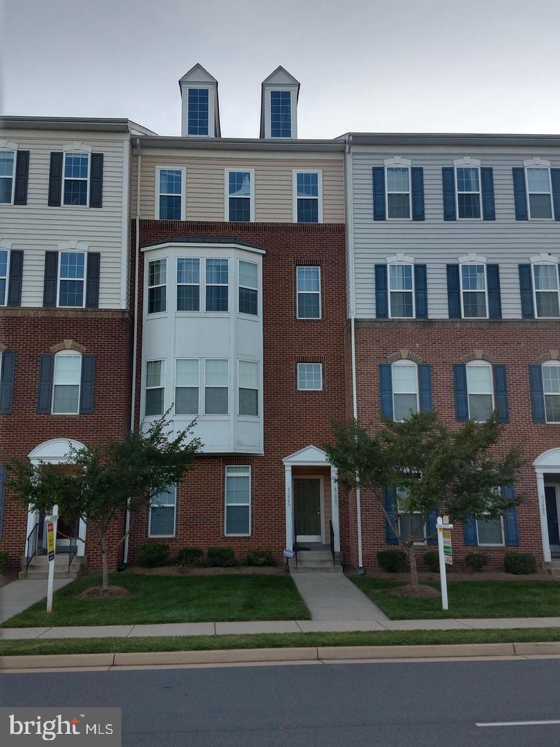 RESIDENCES AT DULLES PRK - Residential Lease