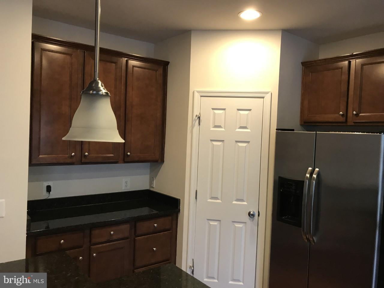 RESIDENCES AT DULLES PRK - Residential Lease