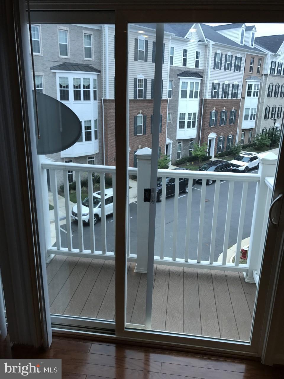 RESIDENCES AT DULLES PRK - Residential Lease