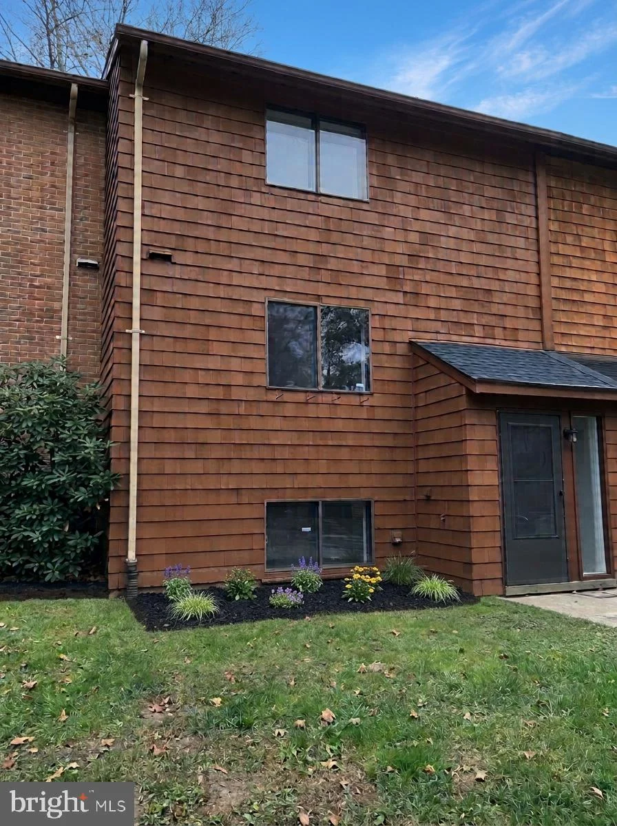 7458 Hickory Log Circle