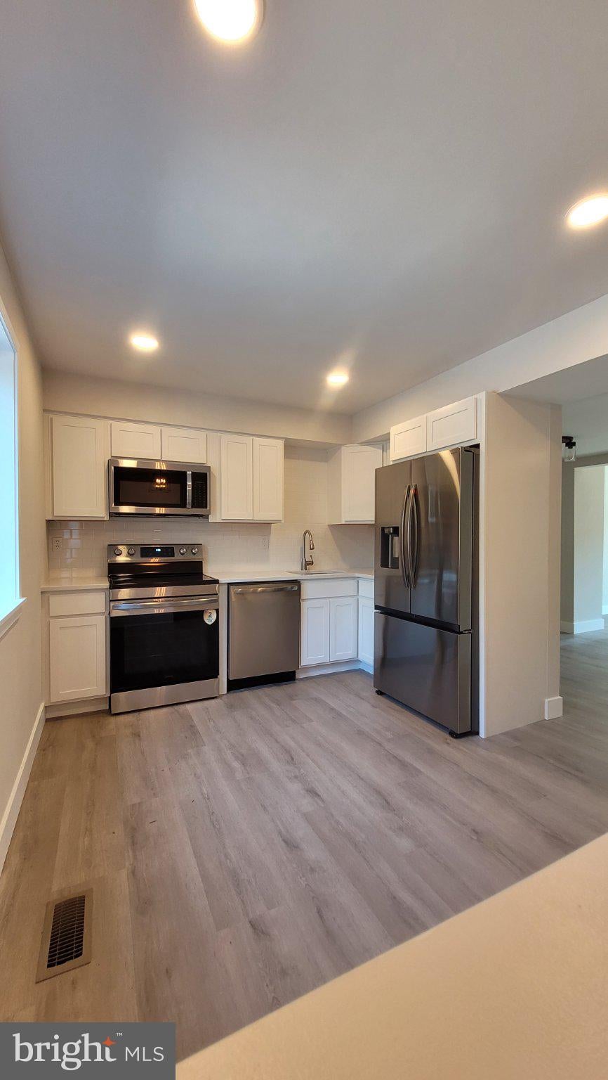 7458 HICKORY LOG CIRCLE