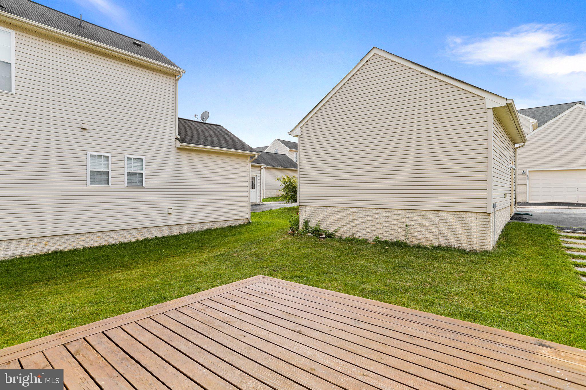 LAKELAND PLACE - Residential Lease