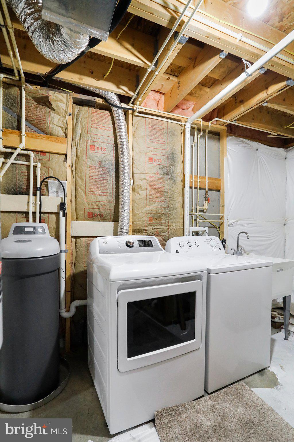 LAKELAND PLACE - Residential Lease