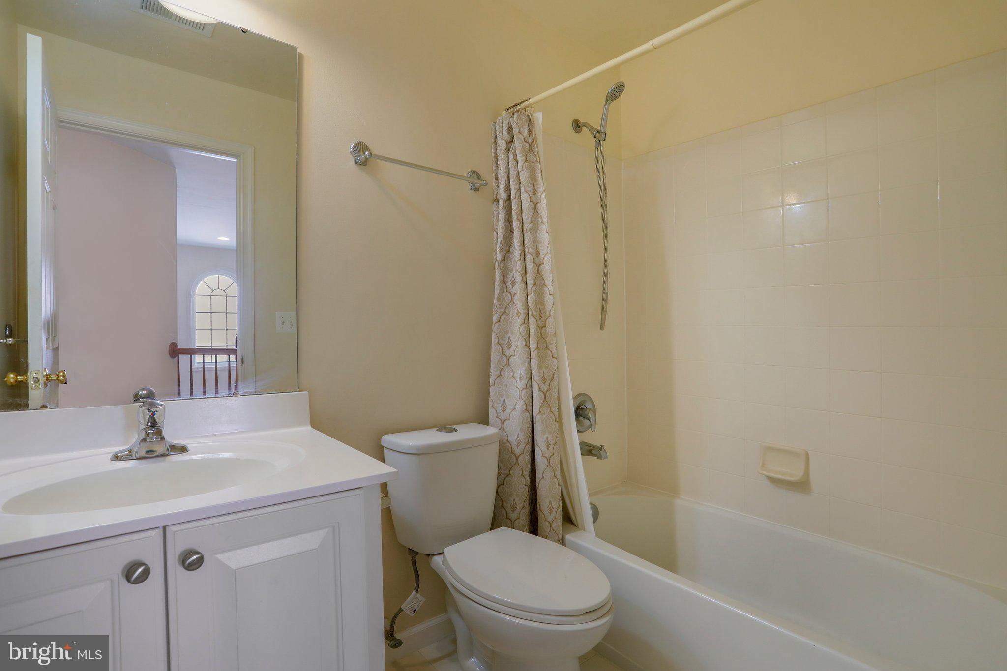 LAKELAND PLACE - Residential Lease