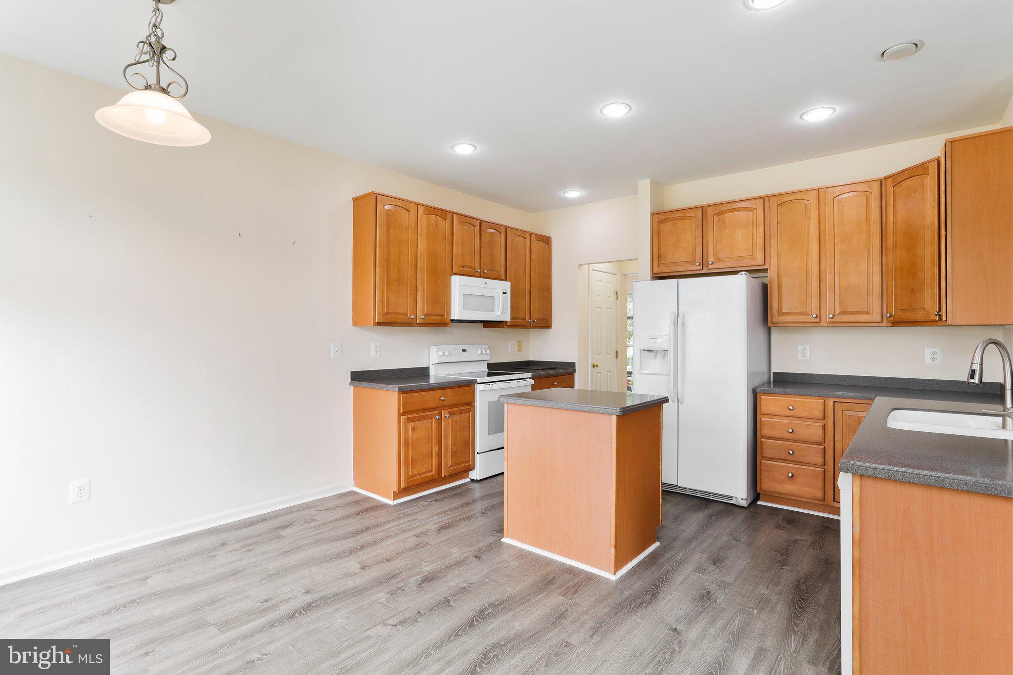 LAKELAND PLACE - Residential Lease