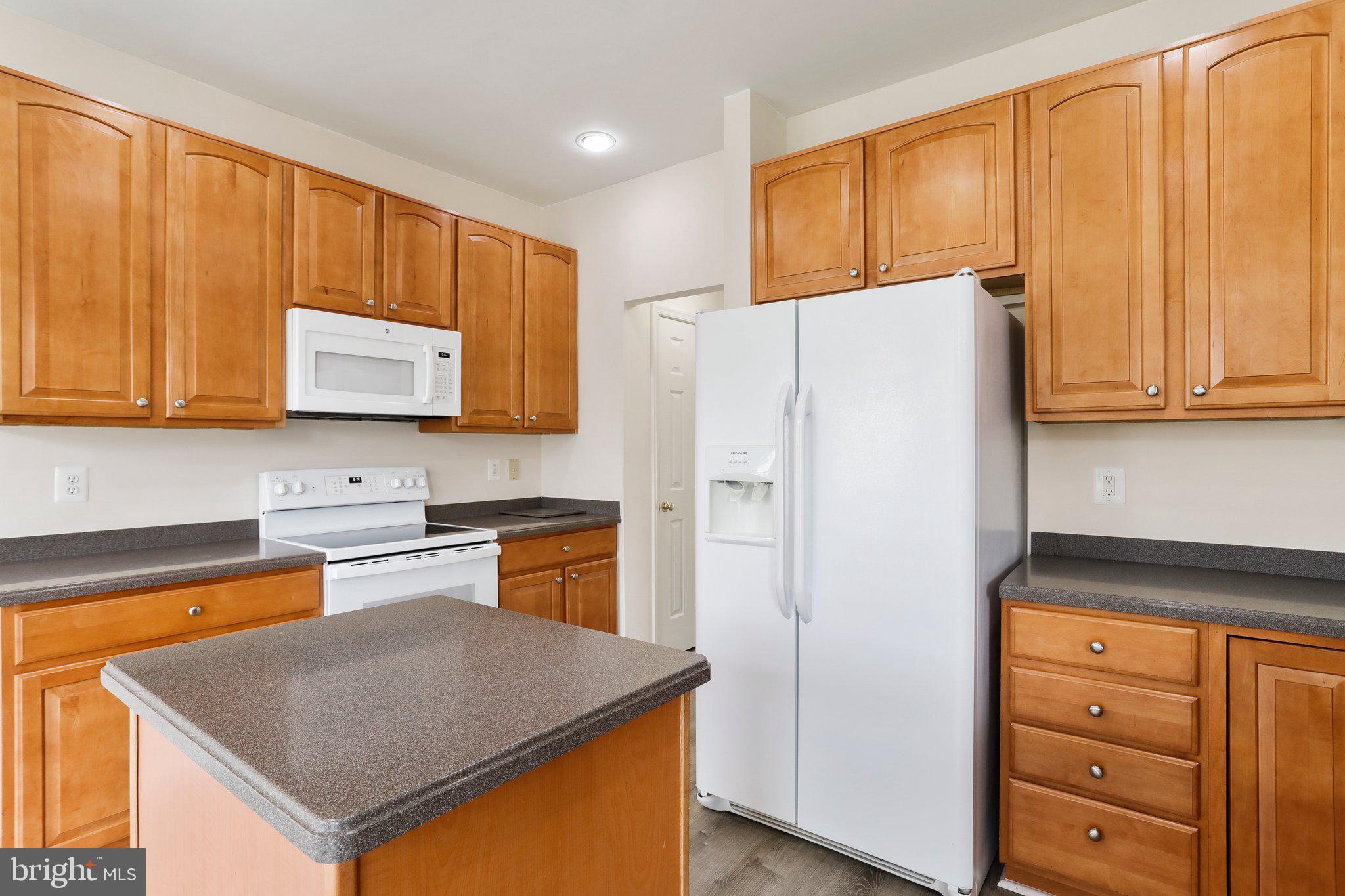 LAKELAND PLACE - Residential Lease