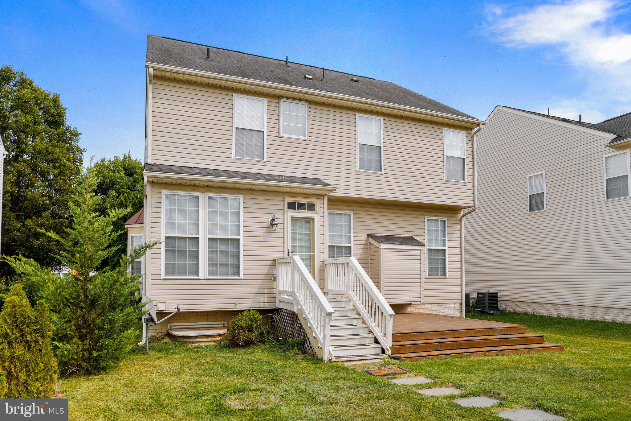 LAKELAND PLACE - Residential Lease