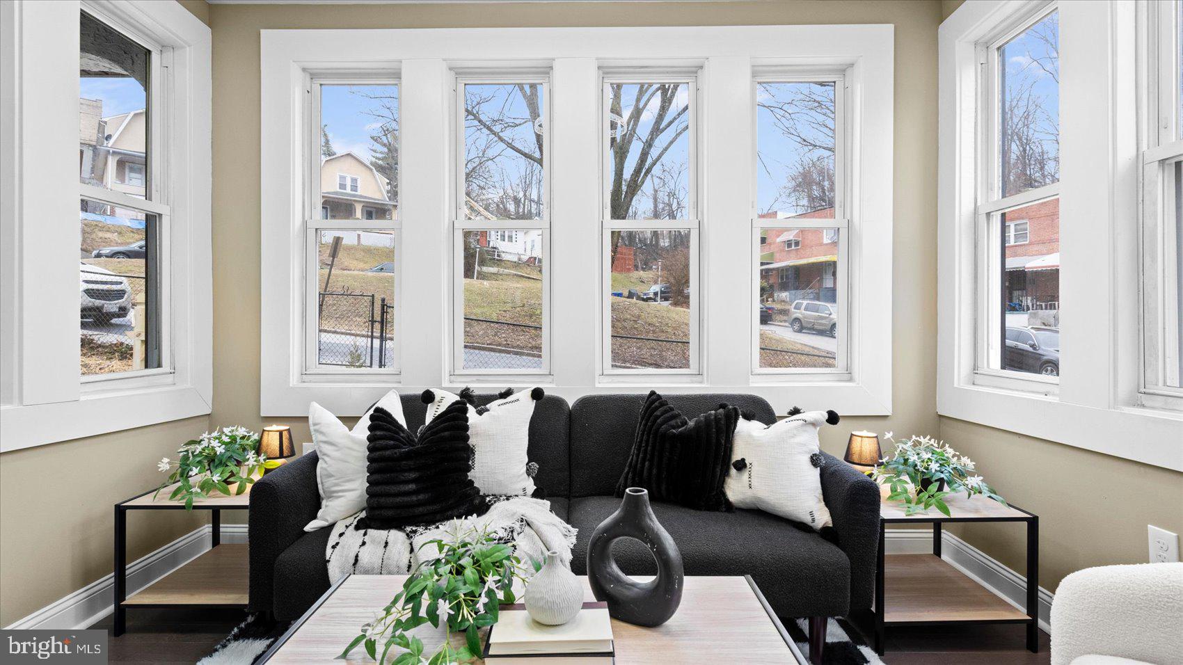 PARK CIRCLE - Residential