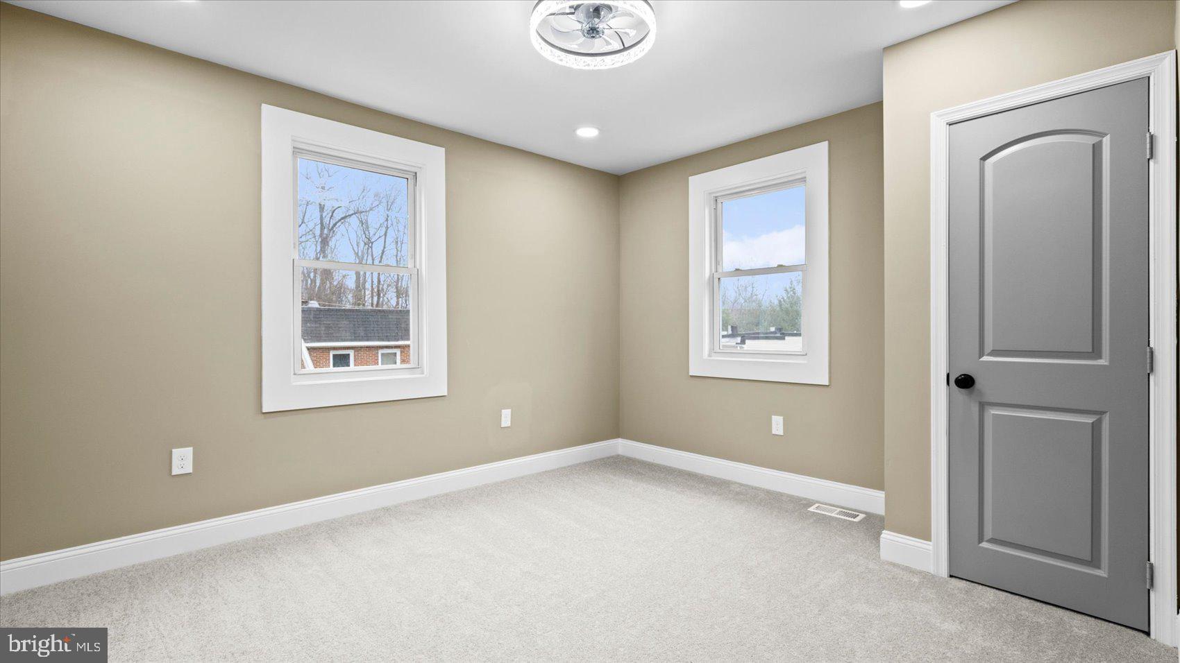 PARK CIRCLE - Residential