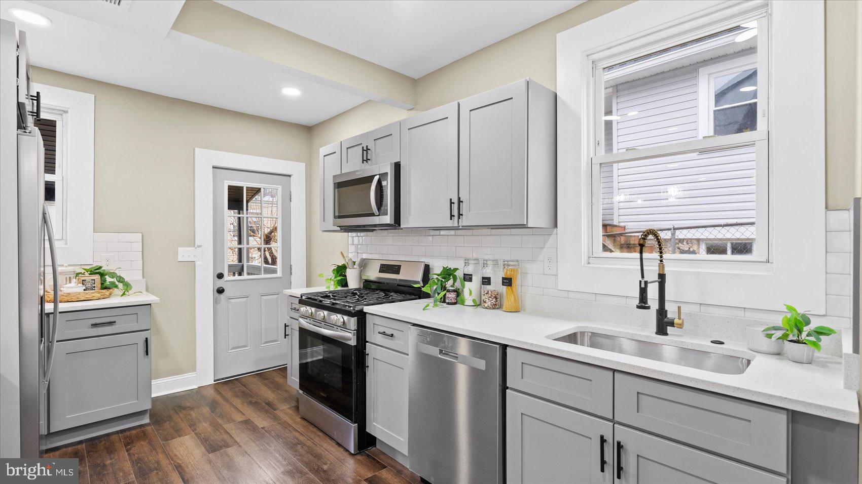 PARK CIRCLE - Residential